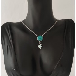 Collier bleu canard...